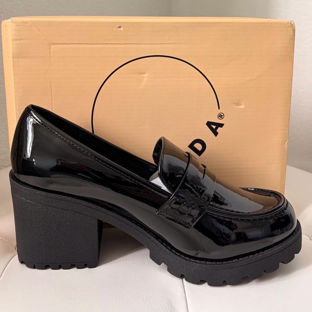 NIB Soda Kinder Platform Loafers in Black Patent Leather